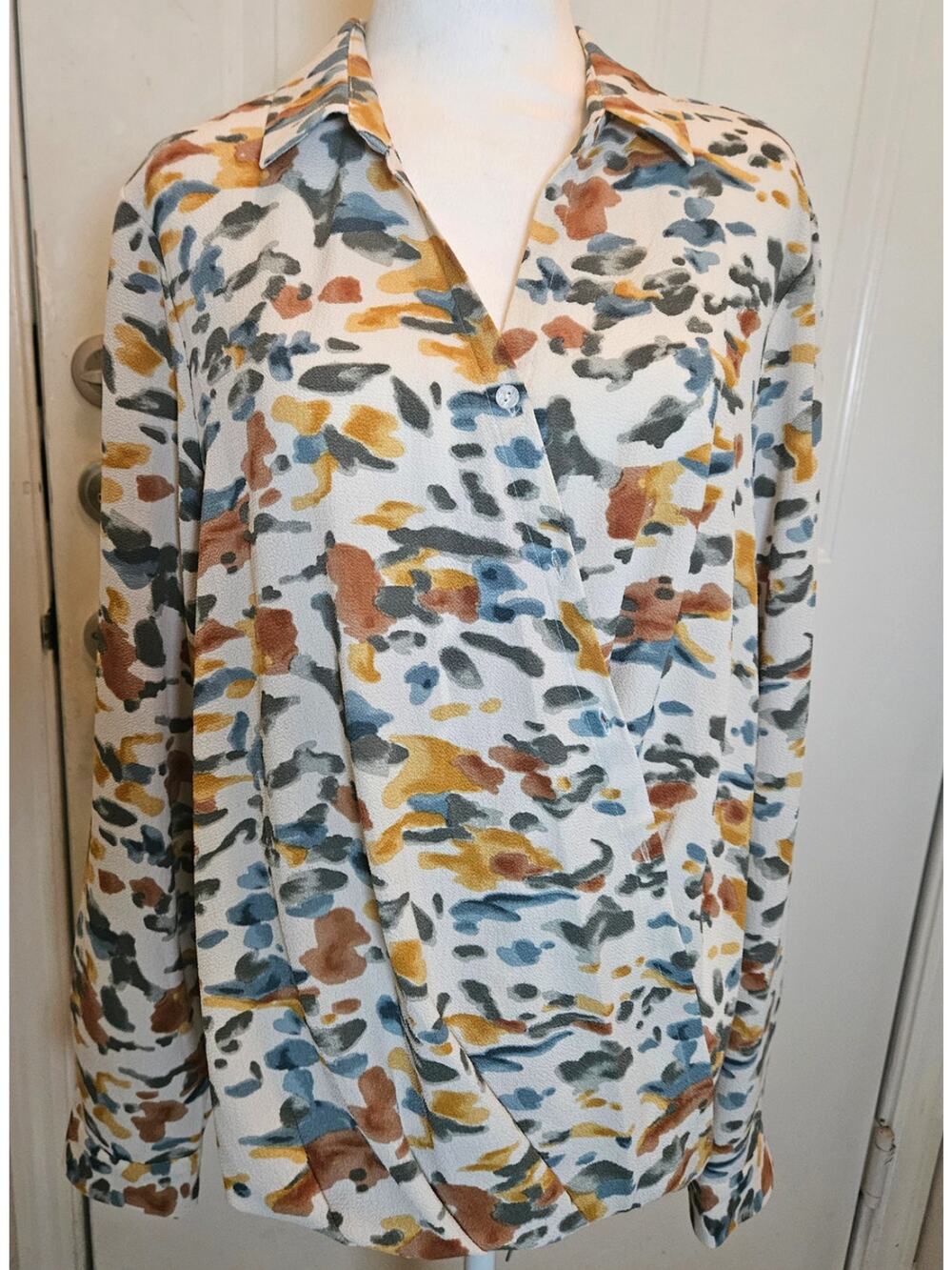 Zac & Rachel NEW Women's XL Poly Crepe Lt Wt Abstract Blouse Cross front detail
